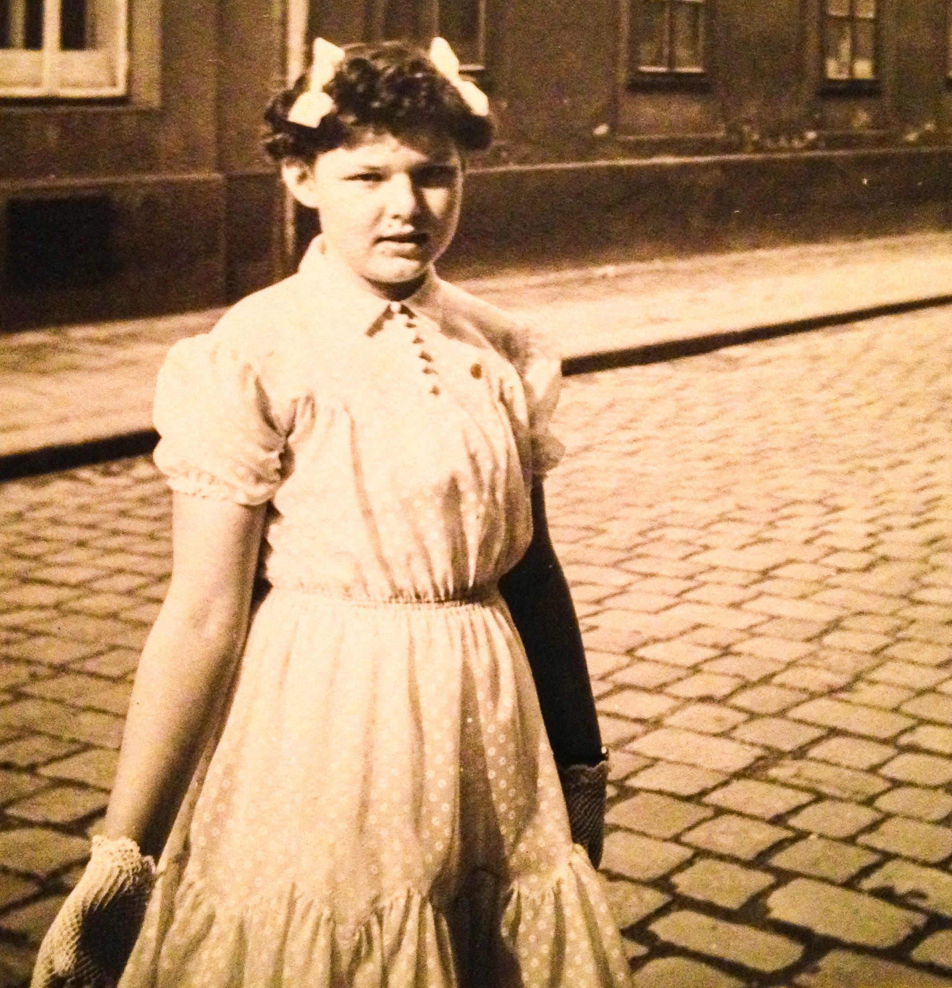 Christiane an ihrem ersten Schultag, 1950